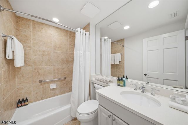 221 9th ST S 206, Naples, FL 34102