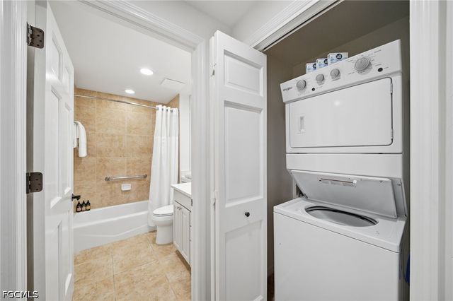 221 9th ST S 206, Naples, FL 34102