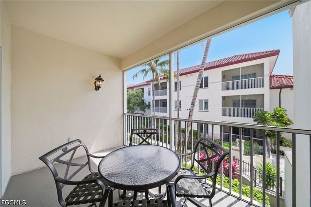 221 9th ST S 206, Naples, FL 34102
