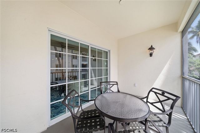 221 9th ST S 206, Naples, FL 34102