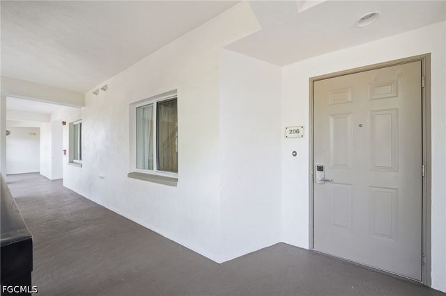 221 9th ST S 206, Naples, FL 34102