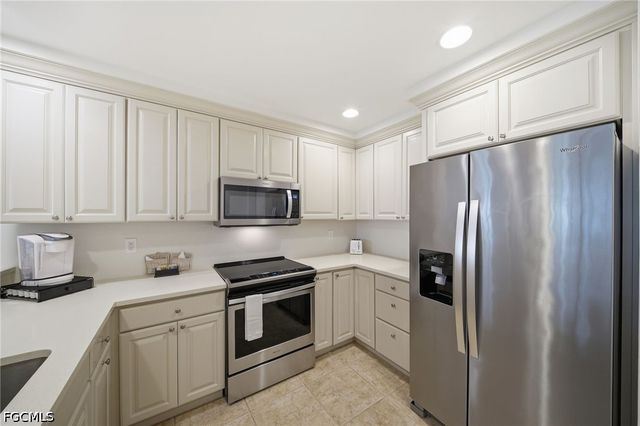 221 9th ST S 206, Naples, FL 34102