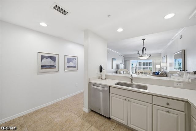 221 9th ST S 206, Naples, FL 34102