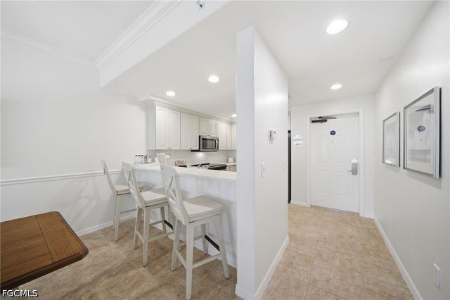 221 9th ST S 206, Naples, FL 34102