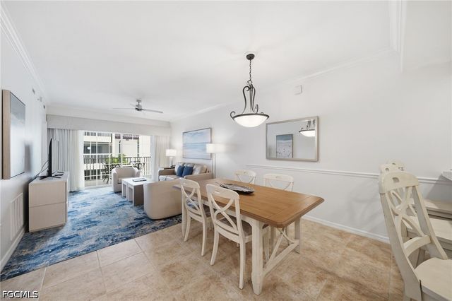 221 9th ST S 206, Naples, FL 34102