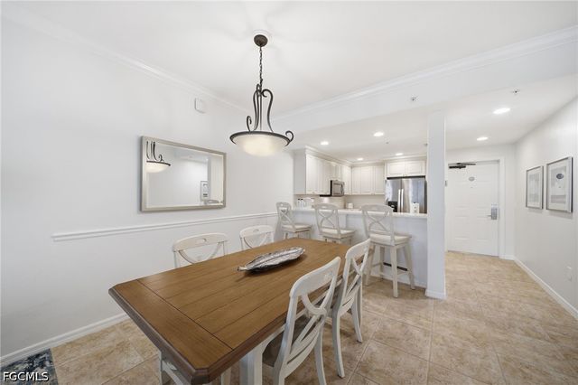 221 9th ST S 206, Naples, FL 34102