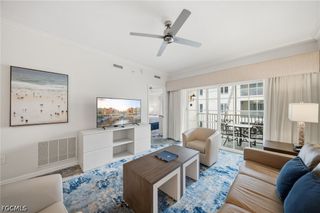 221 9th ST S 206, Naples, FL 34102
