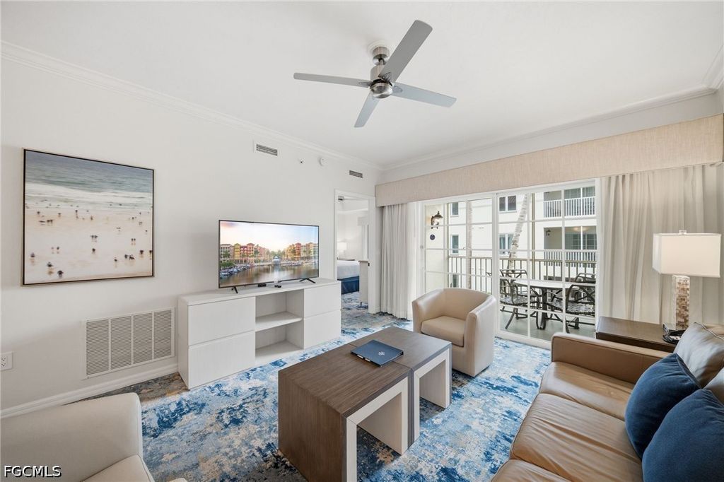 221 9th ST S 206, Naples, FL 34102