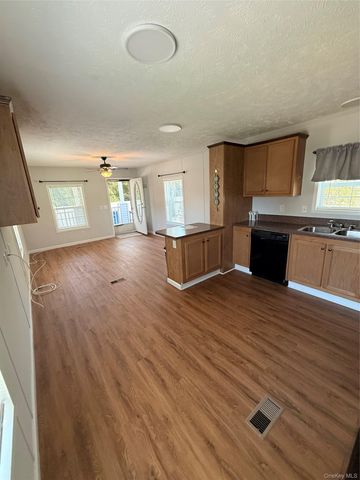 37 Hubbard Avenue 95, Riverhead, NY 11901