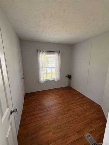 37 Hubbard Avenue 95, Riverhead, NY 11901