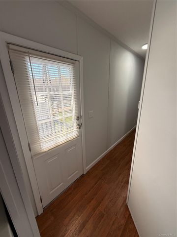 37 Hubbard Avenue 95, Riverhead, NY 11901