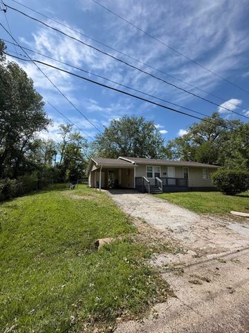 621 S Golden Avenue, Springfield, MO 65802