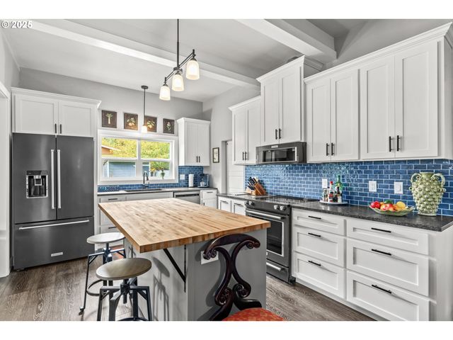 335 N H St, Cottage Grove, OR 97424