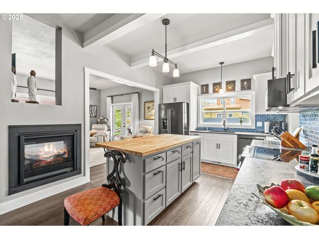 335 N H St, Cottage Grove, OR 97424