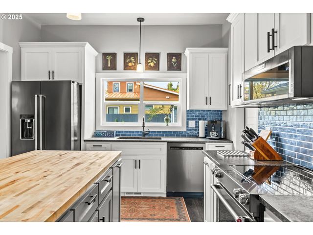 335 N H St, Cottage Grove, OR 97424