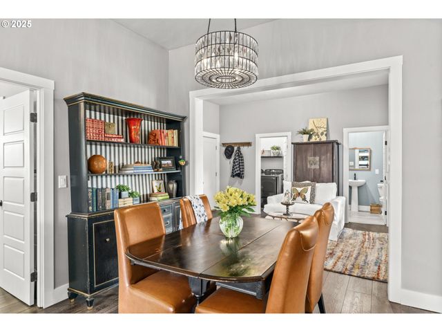 335 N H St, Cottage Grove, OR 97424