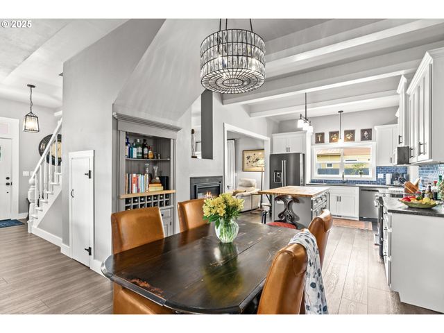 335 N H St, Cottage Grove, OR 97424