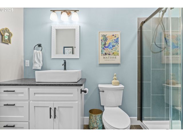 335 N H St, Cottage Grove, OR 97424