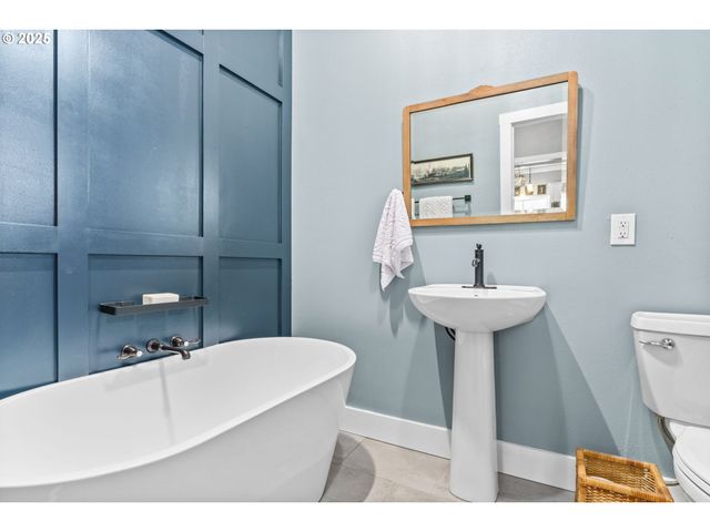 335 N H St, Cottage Grove, OR 97424