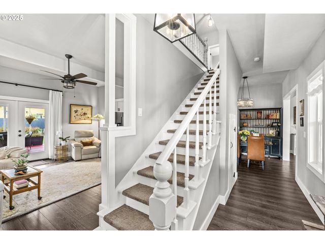 335 N H St, Cottage Grove, OR 97424