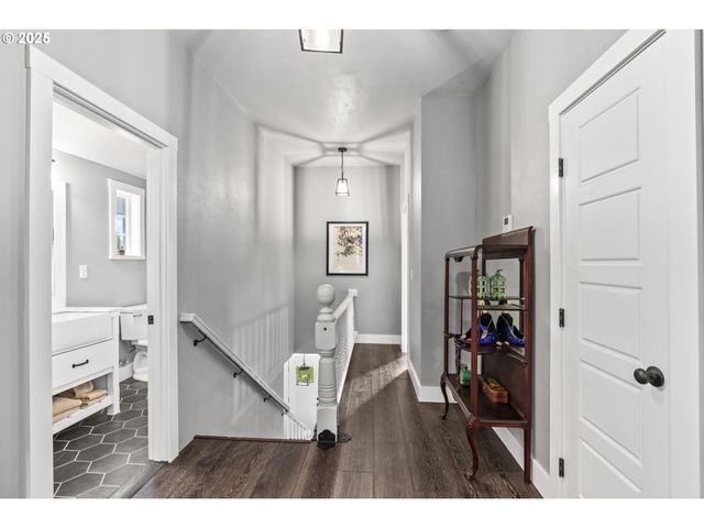 335 N H St, Cottage Grove, OR 97424