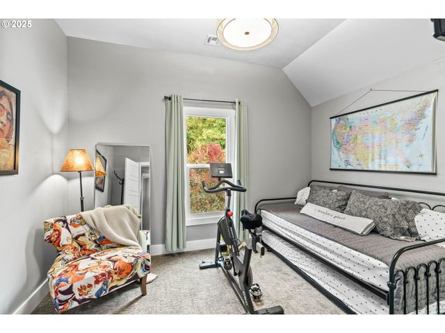 335 N H St, Cottage Grove, OR 97424