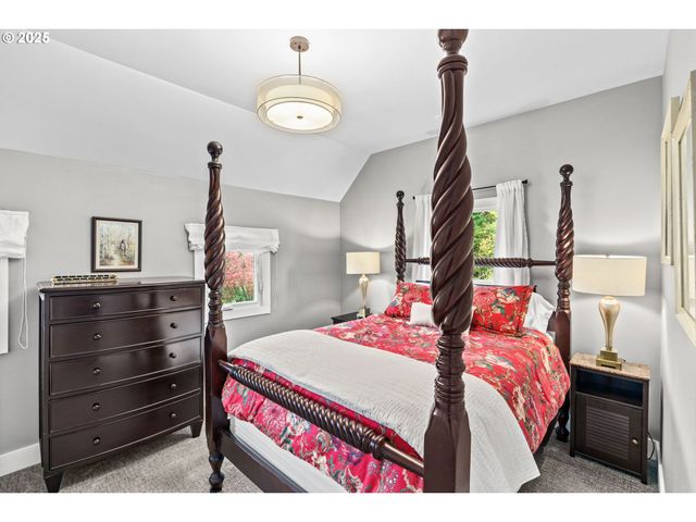 335 N H St, Cottage Grove, OR 97424