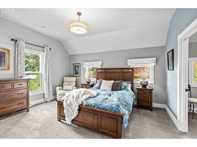 335 N H St, Cottage Grove, OR 97424