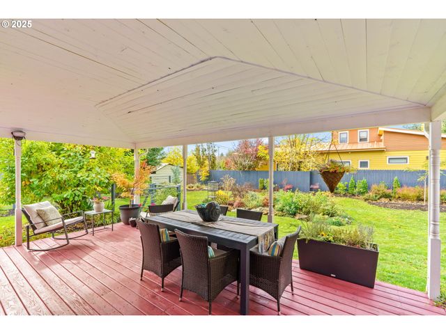 335 N H St, Cottage Grove, OR 97424