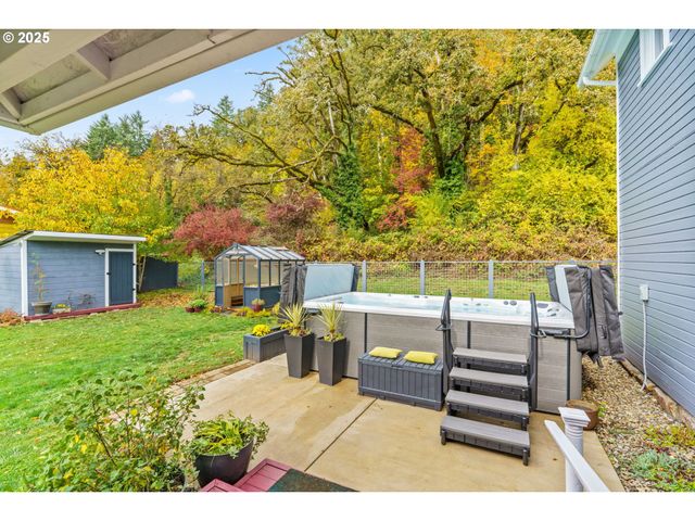 335 N H St, Cottage Grove, OR 97424