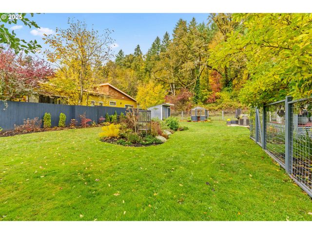 335 N H St, Cottage Grove, OR 97424