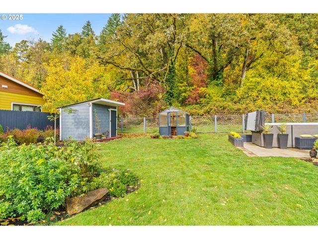 335 N H St, Cottage Grove, OR 97424