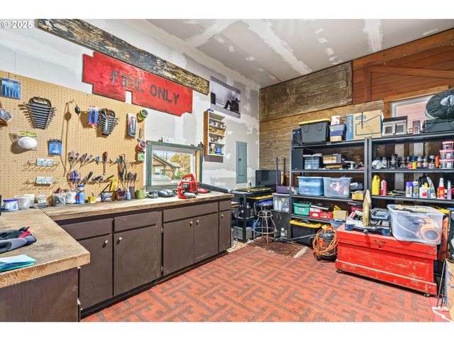 335 N H St, Cottage Grove, OR 97424