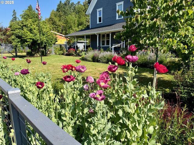 335 N H St, Cottage Grove, OR 97424