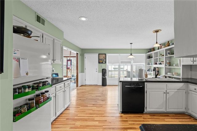 9002 W 120th Terrace, Overland Park, KS 66213