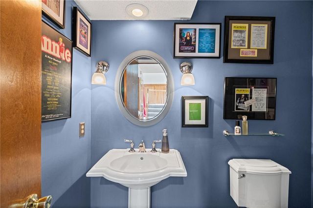 9002 W 120th Terrace, Overland Park, KS 66213