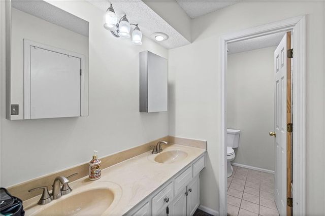 9002 W 120th Terrace, Overland Park, KS 66213