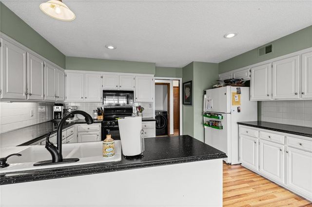 9002 W 120th Terrace, Overland Park, KS 66213