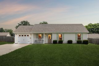 228 Bob White Trl, Oak Grove, KY 42262