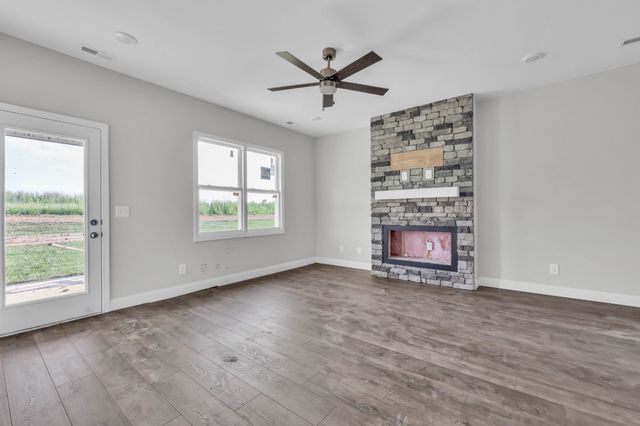 2725 Brewster Dr, Clarksville, TN 37042