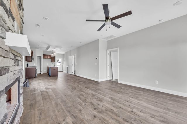 2725 Brewster Dr, Clarksville, TN 37042