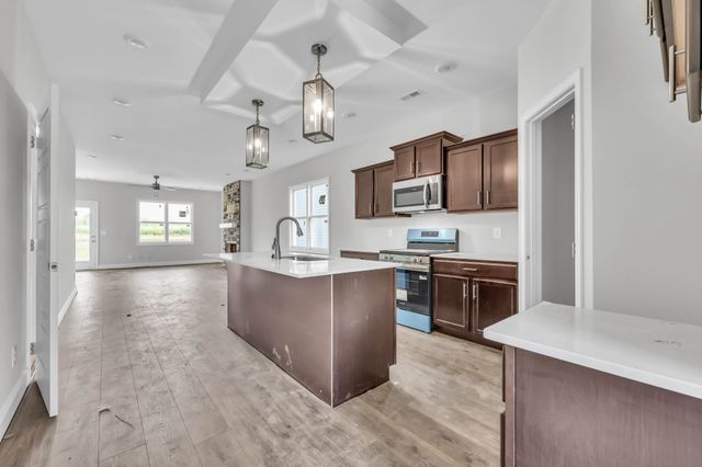 2725 Brewster Dr, Clarksville, TN 37042