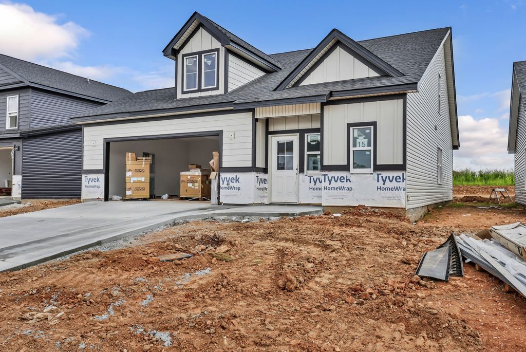 2725 Brewster Dr, Clarksville, TN 37042