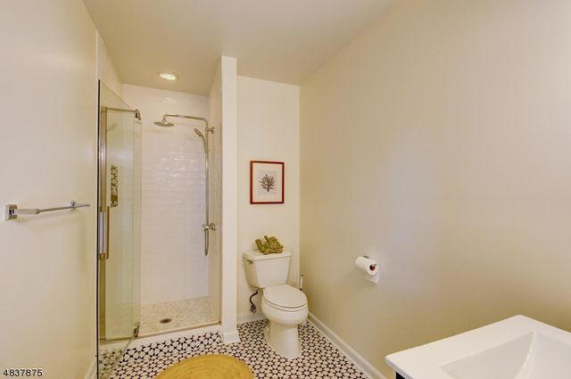 29 1St St, Franklin Twp., NJ 08873