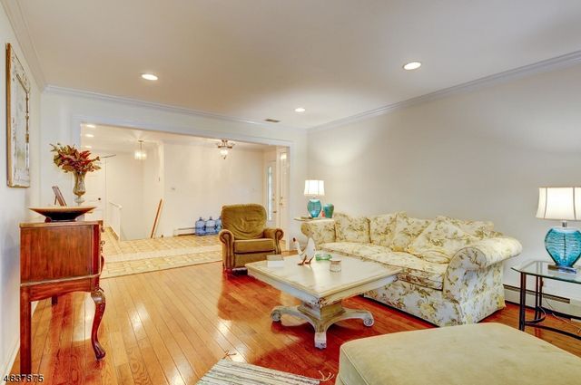 29 1St St, Franklin Twp., NJ 08873