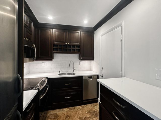 2970 NE 16th Ave 102B, Oakland Park, FL 33334