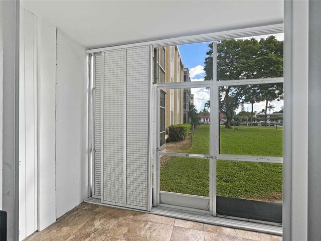 2970 NE 16th Ave 102B, Oakland Park, FL 33334