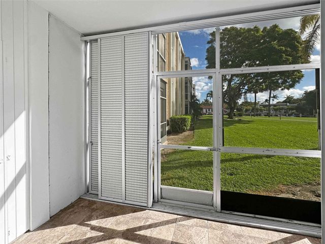 2970 NE 16th Ave 102B, Oakland Park, FL 33334