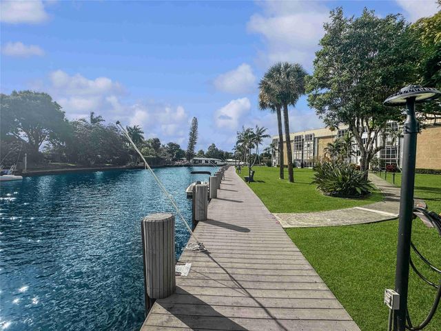 2970 NE 16th Ave 102B, Oakland Park, FL 33334