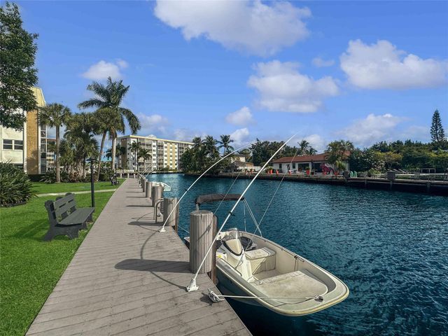 2970 NE 16th Ave 102B, Oakland Park, FL 33334